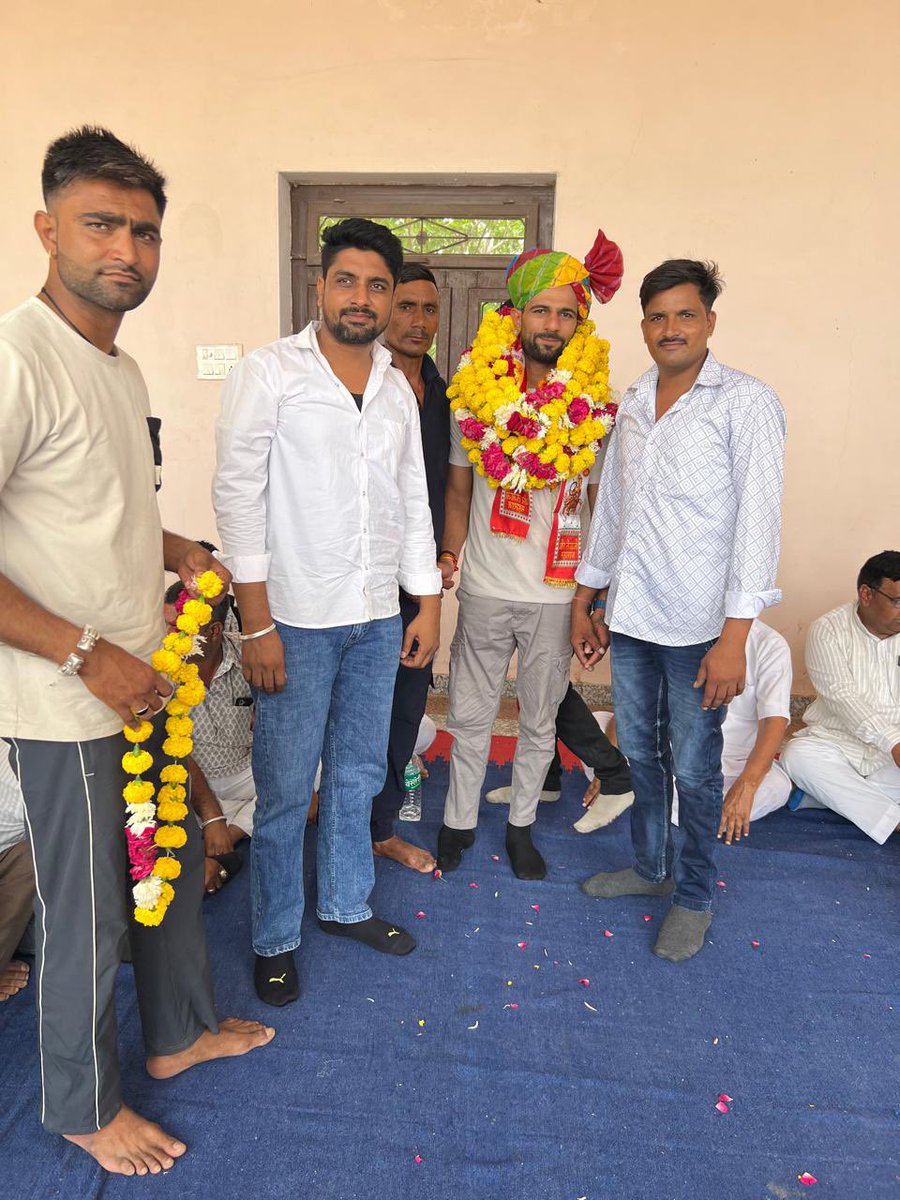 Ravindra Patel (@ravindrapatel05) on Twitter photo आज देश और गुर्जर समाज के गौरव पैरा एथलेटिक्स महेंद्र गुर्जर जी का गुर्जर छात्रावास रुपनगढ़ में भाई पप्पू लाल जी गुर्जर और उनके साथियों ने भव्य स्वागत किया।
विश्व रिकॉर्ड बनाने के लिए भाई <a href="/Mahendr_javelin/">Mahendra gurjar</a> जी को बधाई 🌺
छा जाओ और छाए रहो ~ कर्नल बैंसला
<a href="/pappulalgurjar_/">Pappu lal gurjar (पप्पू लाल गुर्जर)</a> आज देश और गुर्जर समाज के गौरव पैरा एथलेटिक्स महेंद्र गुर्जर जी का गुर्जर छात्रावास रुपनगढ़ में भाई पप्पू लाल जी गुर्जर और उनके साथियों ने भव्य स्वागत किया।
विश्व रिकॉर्ड बनाने के लिए भाई <a href="/Mahendr_javelin/">Mahendra gurjar</a> जी को बधाई 🌺
छा जाओ और छाए रहो ~ कर्नल बैंसला
<a href="/pappulalgurjar_/">Pappu lal gurjar (पप्पू लाल गुर्जर)</a>