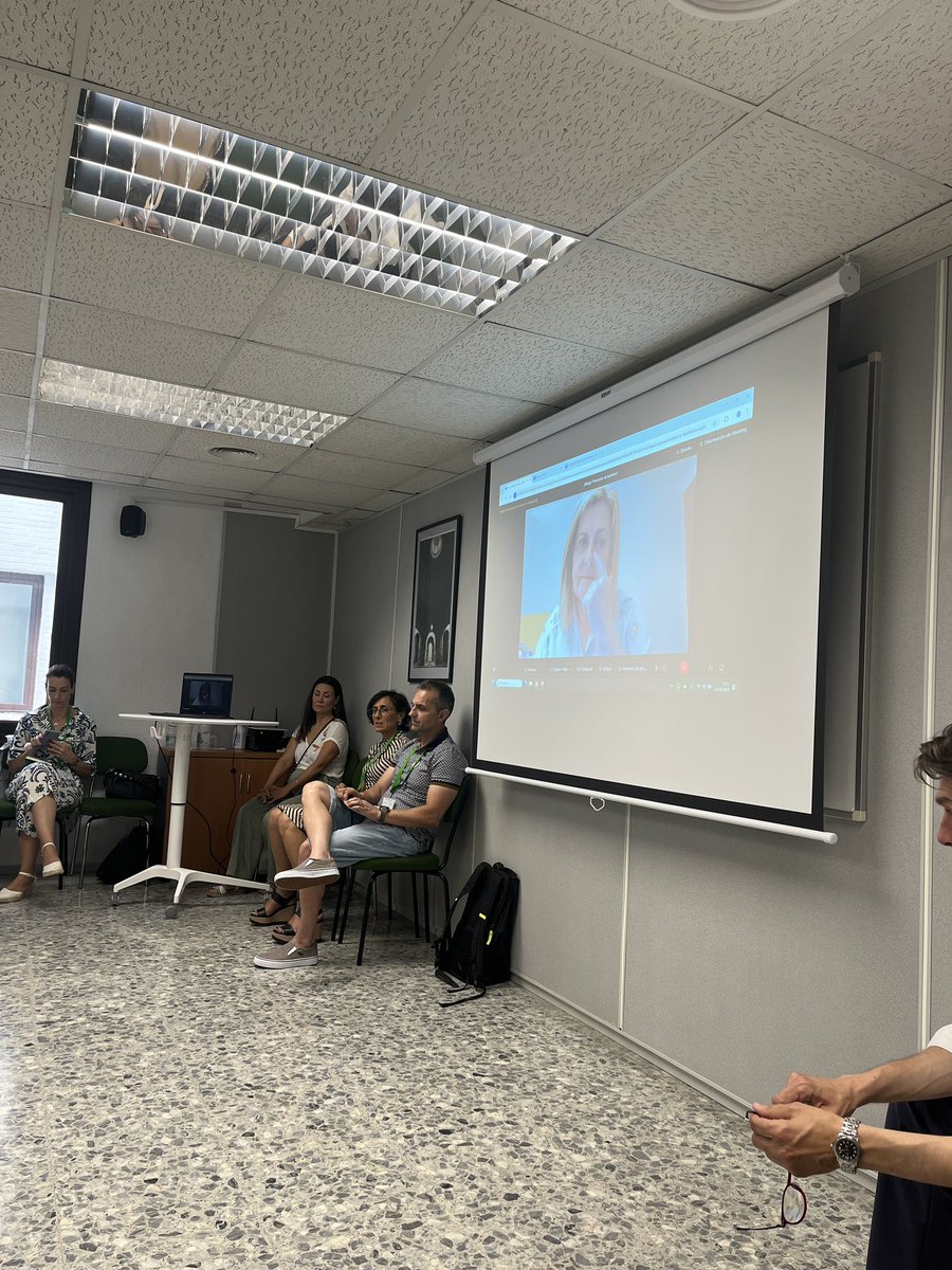 Continuem al congrés amb diàlegs simultanis parlant de participació de famílies i formació de famílies. Acollir i buscar la manera de com poden col·laborar dins de l’escola, els dona sentit de pertinença. 
<a href="/EscCasablanca/">Escola Casablanca</a> 
<a href="/CdaXarxa/">Xarxa CdA</a>