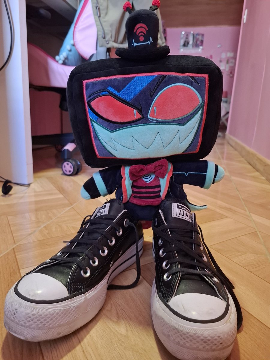 _InsideMirror_'s tweet image. Guess who just got their Vox plushie? 🤑☝️
#voxhazbinhotel #HazbinHotelVox