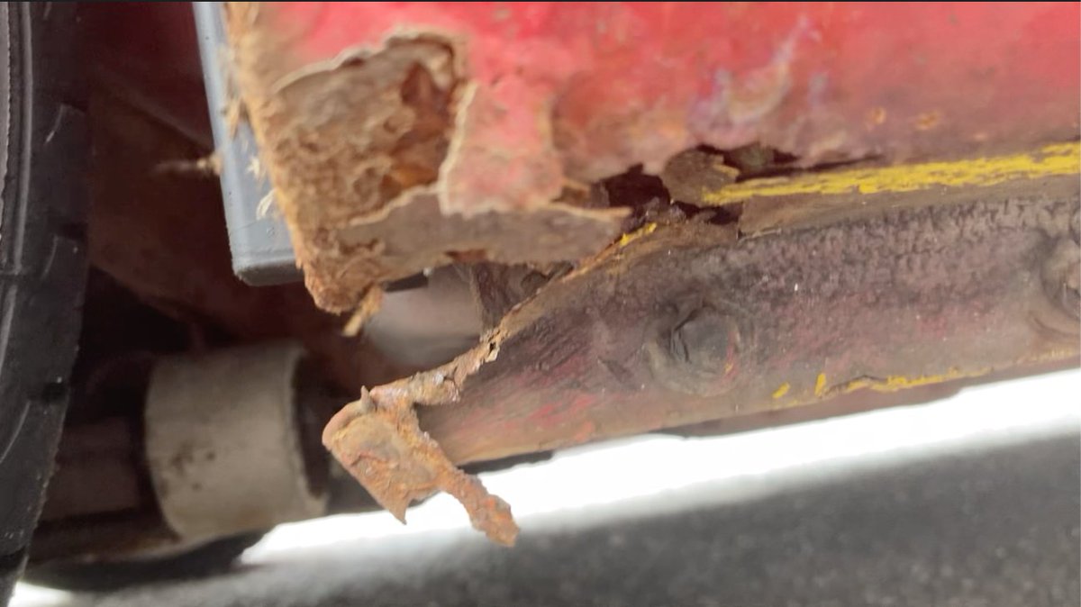 monkey_hut's tweet photo. The mk6 failed it's mot due to rust so I had to remove the skirts to check it out. The skirts came off fine but it left all the clips behind due to the last owner sticking them on with mastic. Luckily the rust was contained to the front wings though.
#rusty #ford #fiesta https://t.co/wRhSqioKLE