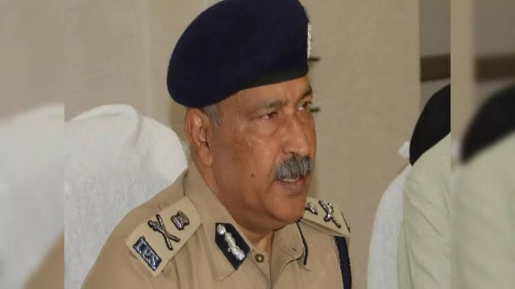 उत्तर प्रदेश के नवनियुक्त डीजीपी श्री राजीव कृष्ण जी (IPS) को नवीन दायित्व की बहुत बहुत शुभकामनाएँ । आशा है कि आपके नेतृत्व में प्रदेश  की क़ानून व्यवस्था नए कीर्तिमान अर्जित करेगी । 
<a href="/dgpup/">DGP UP</a> 
#UttarPradesh
