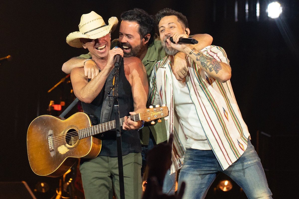 kennychesney's tweet image. Great to have @OldDominion back on stage with us. We missed you guys!! Sphere last night was so electric. See everyone tonight!!
