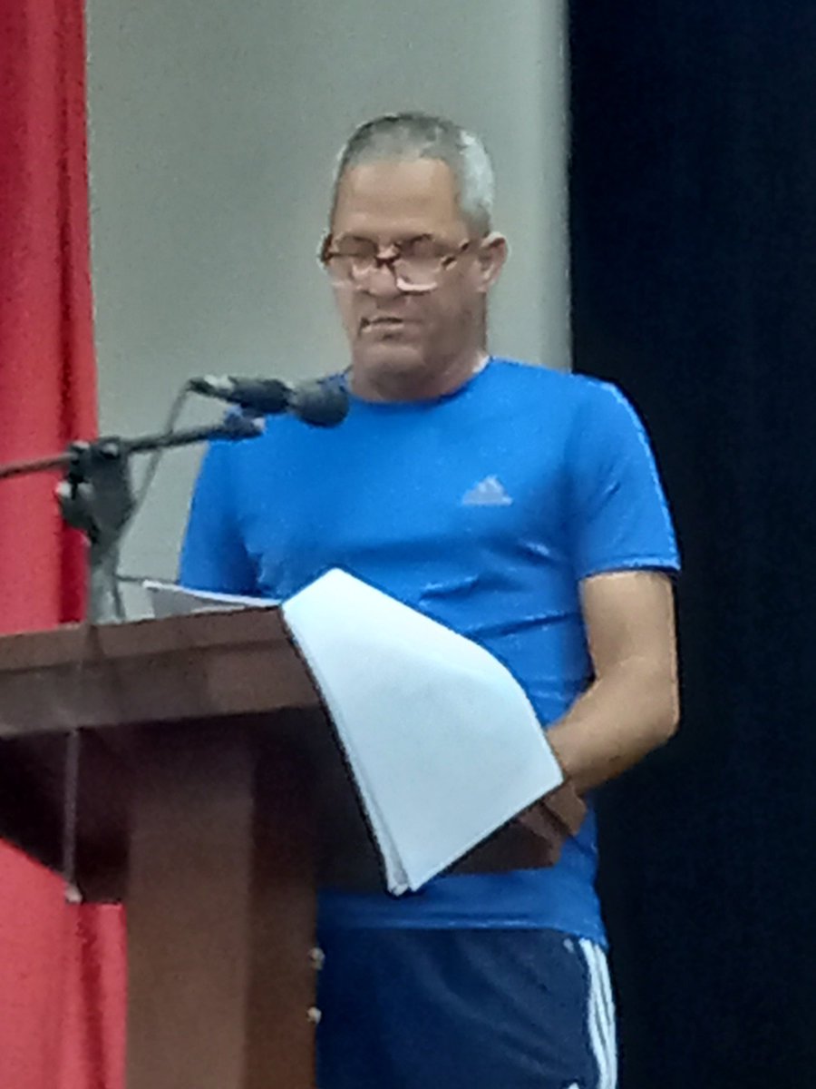 En la Asamblea Mcpal, presidida x Azcuy, Luis y Anabel. Intervinieron Yordan, Intendente, Osniel, Viceintendente, y muchos delegados. Se discuten a fondo los problemas q hacen difícil la vida cotidiana y se trabaja p encontrar las soluciones. #PinarXNuevasVictorias 
#CubaVencerá
