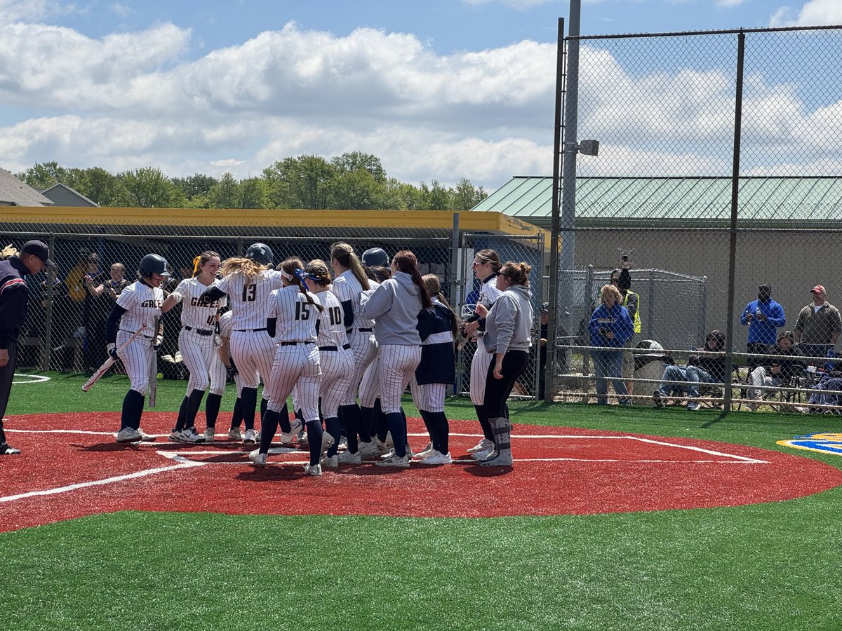 Lancaster jumps out to a 1-0 thanks to Kendall Brown’s lead off solo home run. Headed to the 2nd, Gales Gahanna, 1-0. ⁦<a href="/lanc_softball/">Lancaster Softball</a>⁩ ⁦<a href="/lancastergales/">LancasterGales</a>⁩