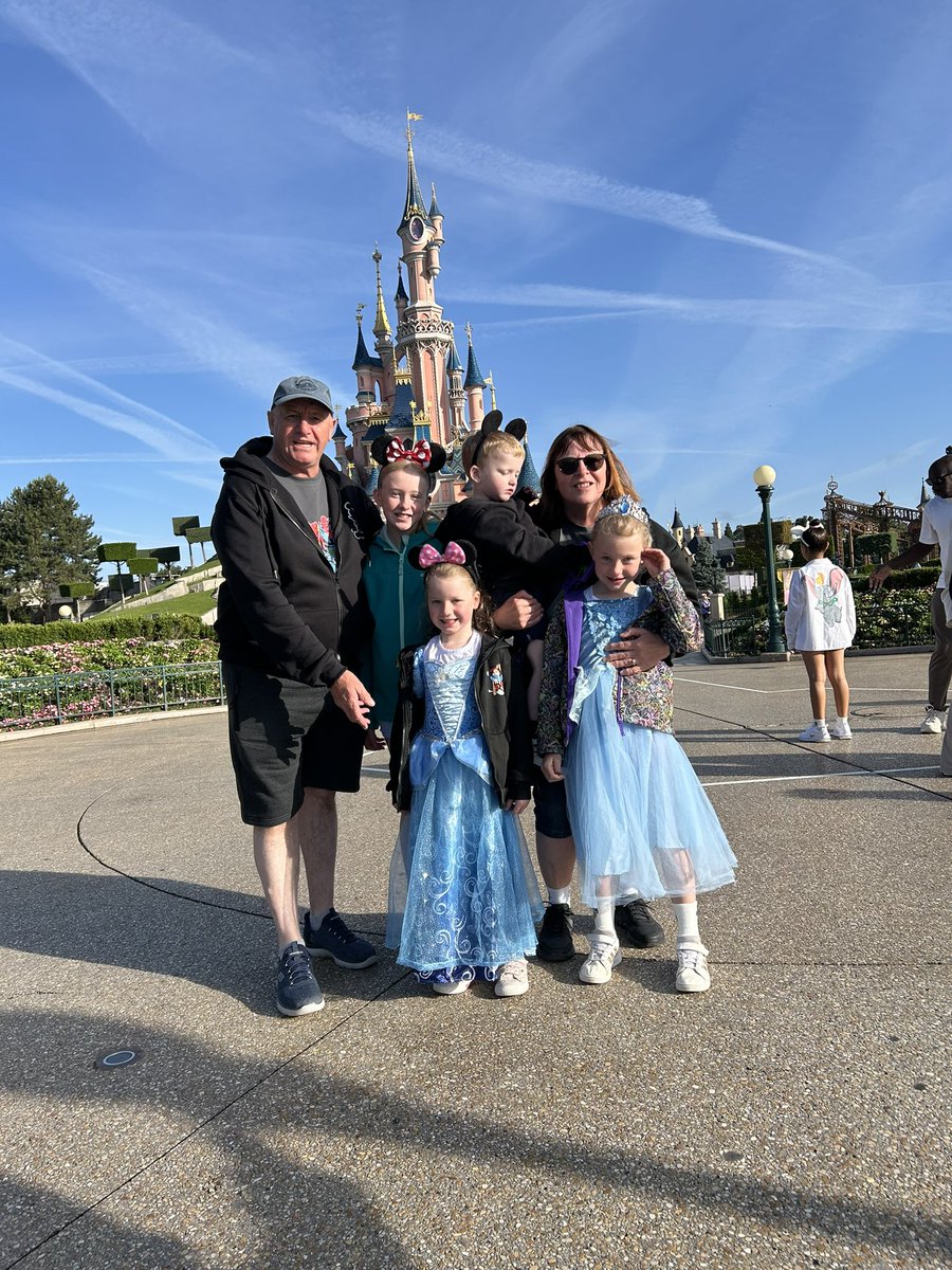 Disneyland 2025. An absolute blast! Big family holiday complete 💪🏻