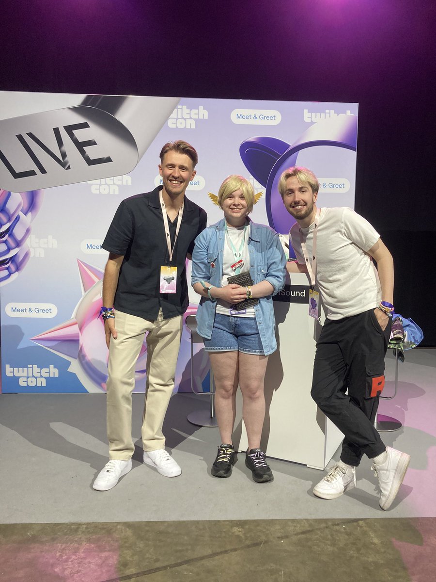 Jan_killer_bun's tweet photo. Got to meet @TheOrionSound @SolidarityCoUK @docm77 and @aimseytv at @TwitchCon today! It was so surreal and they were all super kind even though they were probably so tired. Thank you all!!💚 https://t.co/9yqtWLO50u