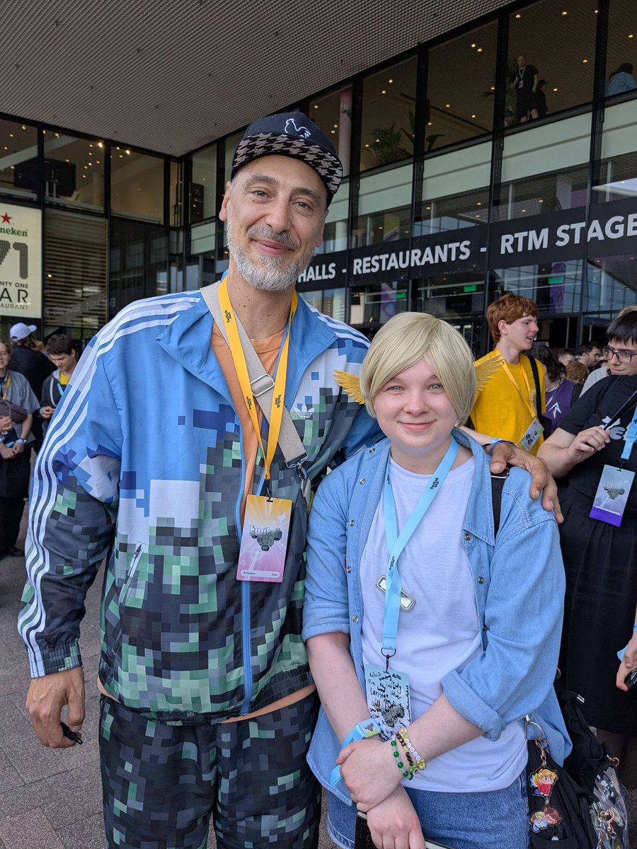 Jan_killer_bun's tweet photo. Got to meet @TheOrionSound @SolidarityCoUK @docm77 and @aimseytv at @TwitchCon today! It was so surreal and they were all super kind even though they were probably so tired. Thank you all!!💚 https://t.co/9yqtWLO50u