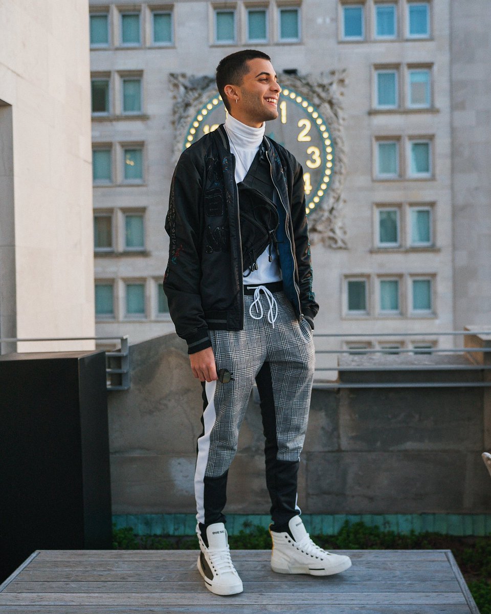 erickbfolders's tweet photo. Erick Brian in NY. https://t.co/t32O5byx3N
