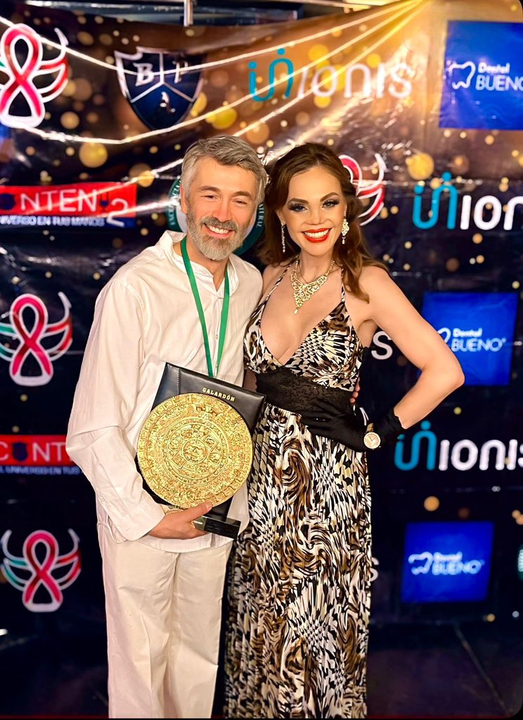 la_campu's tweet photo. Si se te complica ¿realmente es lo que amas hacer? 💋
FELIZ SÁBADO AMORES DISFRUTEN TODO A SU MANERA. ❤️✨
#CarmenCampuzano #TopModeldeMéxico #Sábado #Weekend #Premio #Reconocimiento #Mexicanosdeéxito #working #resilencia #belleza #amorpropio #belleza #topmodelinternational https://t.co/as8naelA4d