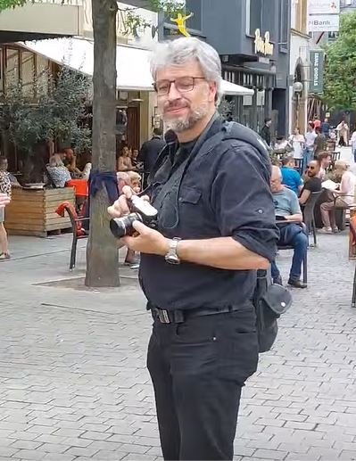 Wo ist dein Gehänge, Georgi? Im Pfandhaus? Heute bei der Schwurbelveranstaltung von <a href="/GrundrechteOsna/">████████████</a> am Start und dann sowas. #osnabrück #Verschwörungstheoretiker #Geschwurbel
