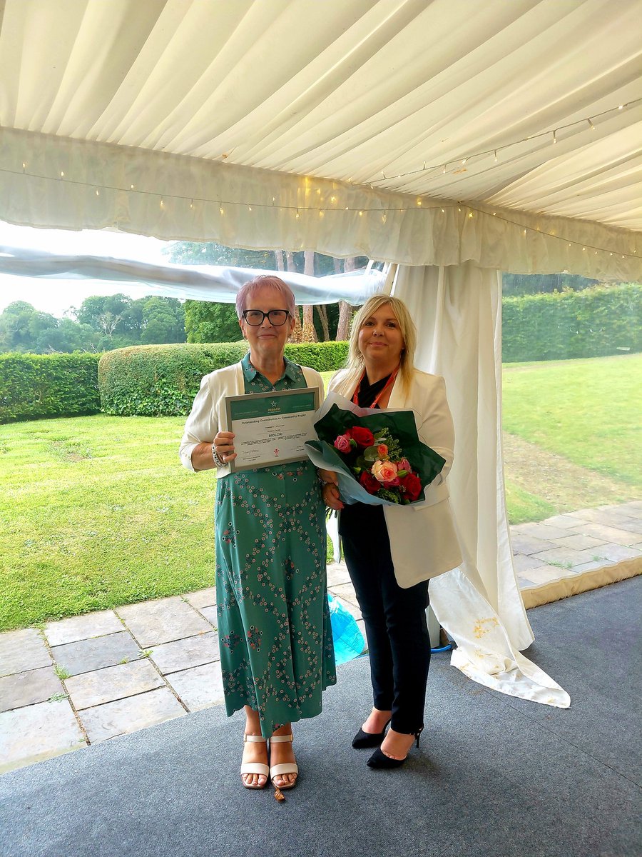 fayedavies29's tweet image. Thank you so much @whitlandrfchome for the invite to Whitland RFC Ladies & Mens Presentation Dinner.Outstanding example of an inclusive community club.Honour to present Sue with Diolch Award for Outstanding Contribution to Rugby👌🏉 @WRU_Community @WRU_Scarlets