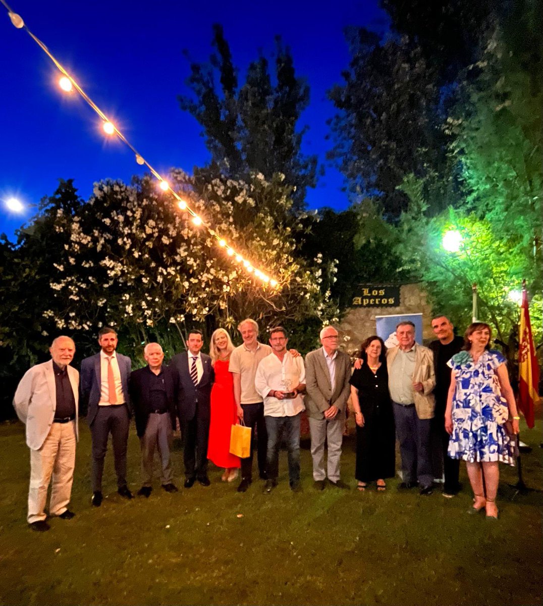 Navalmoral de la Mata es literatura y lo demuestra año tras año desde hace 19 con Encina de Plata, su premio de novela corta. Anoche su prestigioso jurado falló una nueva edición que recayó en  Antonio Luis Galán y ‘El viaje del silencio’  <a href="/ayto_navalmoral/">Ayto Navalmoral</a> <a href="/cultura_EXT/">Cultura, Turismo, Jóvenes y Deportes</a> <a href="/Junta_Ex/">Junta de Extremadura</a>