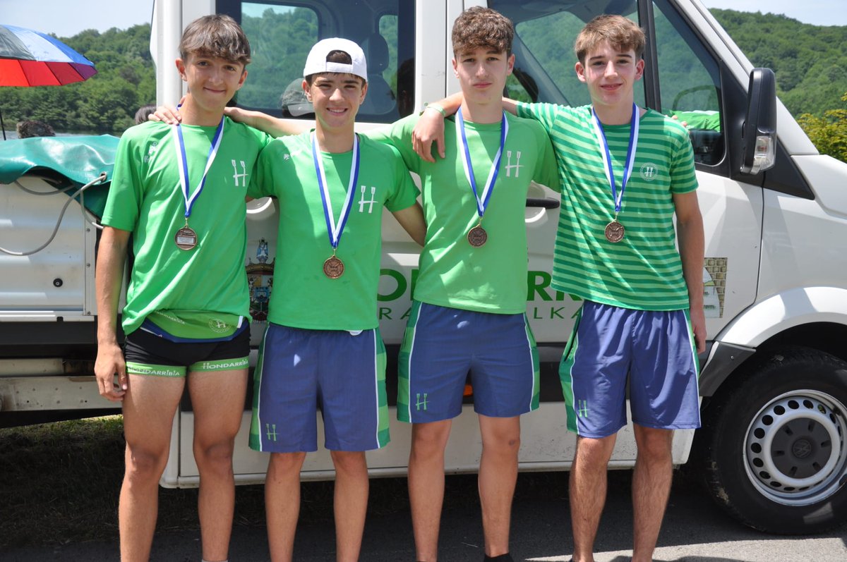 💚 Gaur Legution Gipuzkoako Aulki Mugikorreko Txapelketa ospatu da.
Hondarribia Arraun Elkarteak guztira 15 domina eskuratu ditu: urrezko🥇 8, zilarrezko 🥈 2 eta brontzezko 🥉 5

Emaitza bikainak gure gazteek lortutakoak. Zorionak denoi!!