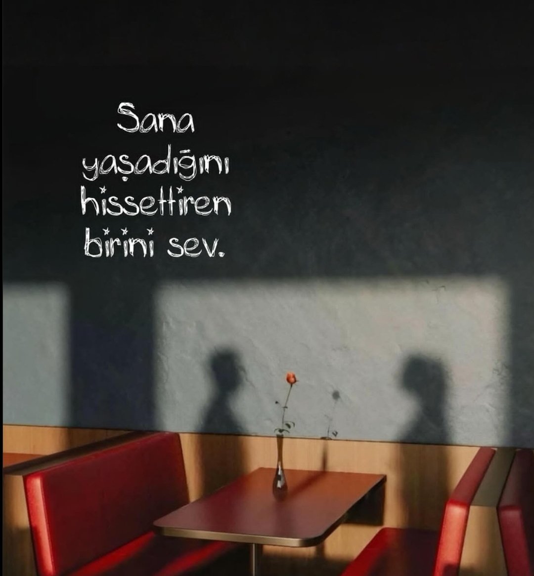 "Sana yaşadığını hissettiren birini sev."