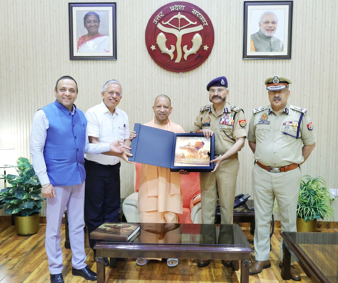 UP के नये <a href="/dgpup/">DGP UP</a> राजीव कृष्ण ने चार्ज सभाला
IPS प्रशांत कुमार ने अपनी जिम्मेदारी IPS राजीव कृष्ण को सौपी <a href="/myogiadityanath/">Yogi Adityanath</a>  <a href="/myogioffice/">Yogi Adityanath Office</a>  <a href="/ChiefSecyUP/">S.P. Goyal, Chief Secretary, GoUP</a>  <a href="/Uppolice/">UP POLICE</a>