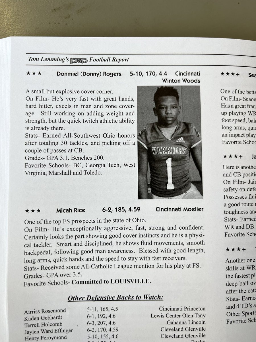 Got to see one of the 🐐’s in the scouting/recruiting world this morning at our place. Tom Lemming has driven from coast to coast evaluating talent for 47 years. He was even in the movie, “The Blind Side”. Blessed to have him at Winton Woods this morning!  🙏🏼🏈🦾🟦🟩