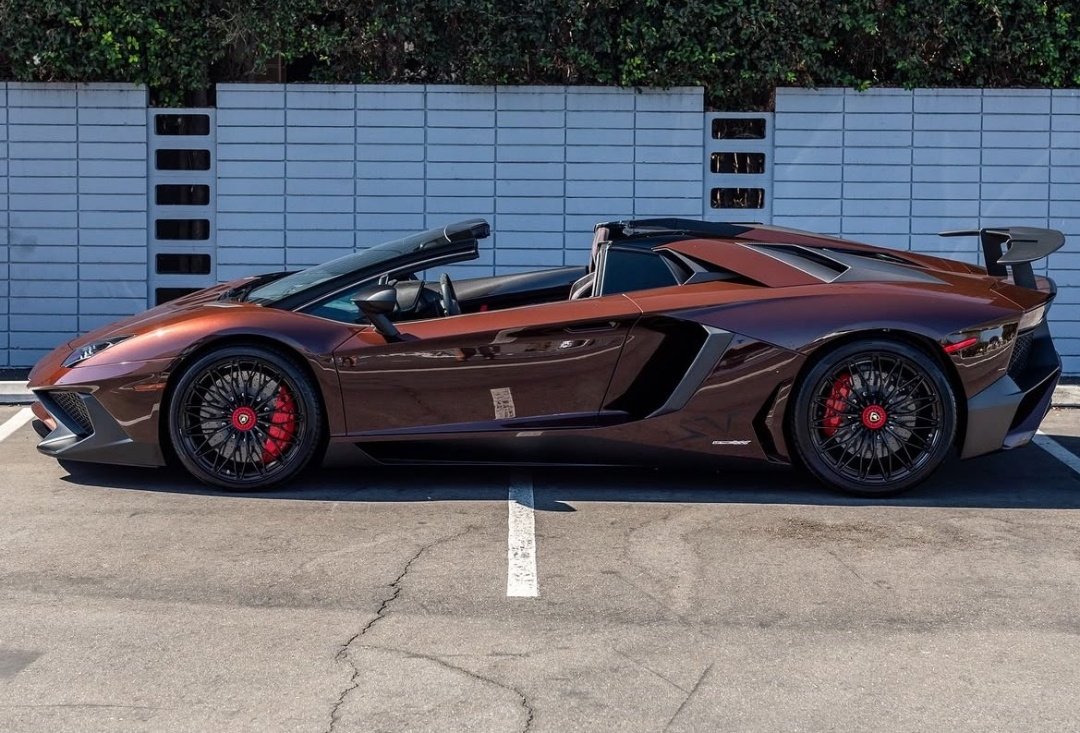 DailyLamboTM's tweet photo. Lamborghini Aventador SV Roadster https://t.co/yCA3jme28Y