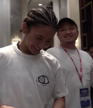 嬉しさのあまりケイト・ロータスを抱擁する横田一則コーチ！

ケイト「今の炎上しますよ、絶対w」

youtu.be/YRCW-kpdWFE?si…より
#RIZIN_WS_KOREA