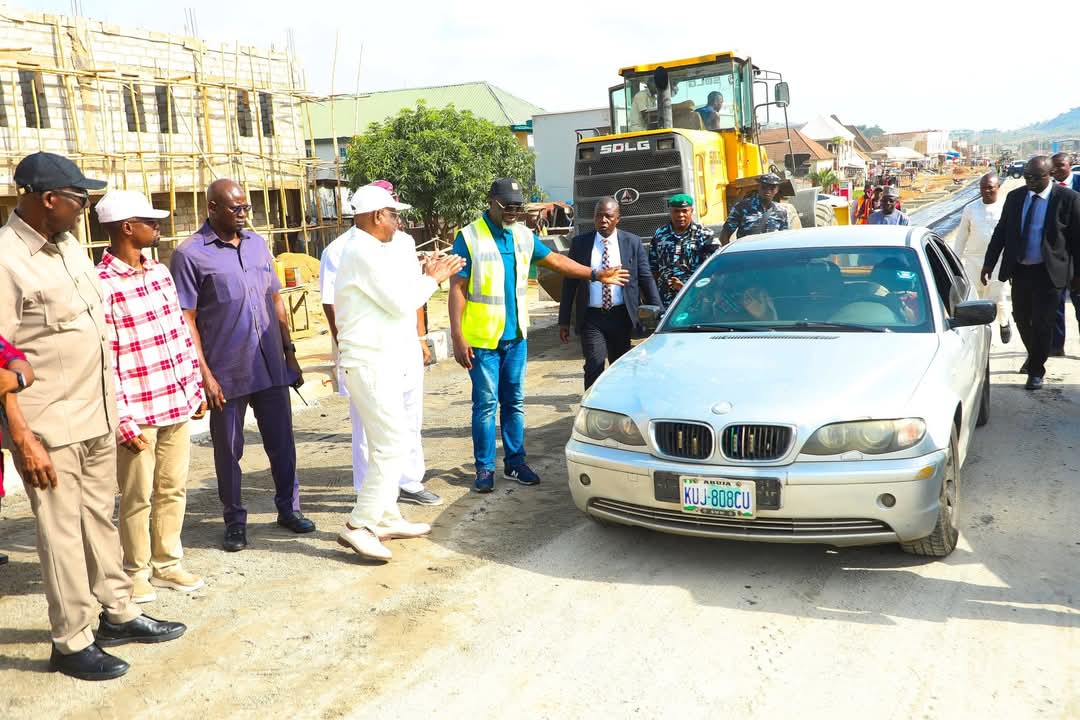 possible1001's tweet photo. FCT Minister, @GovWike exchanging pleasantries with motorists as he inspects critical road projects in Ushafa, Bwari Area Council today.
#WikeIsWorking https://t.co/NvZSANObKj