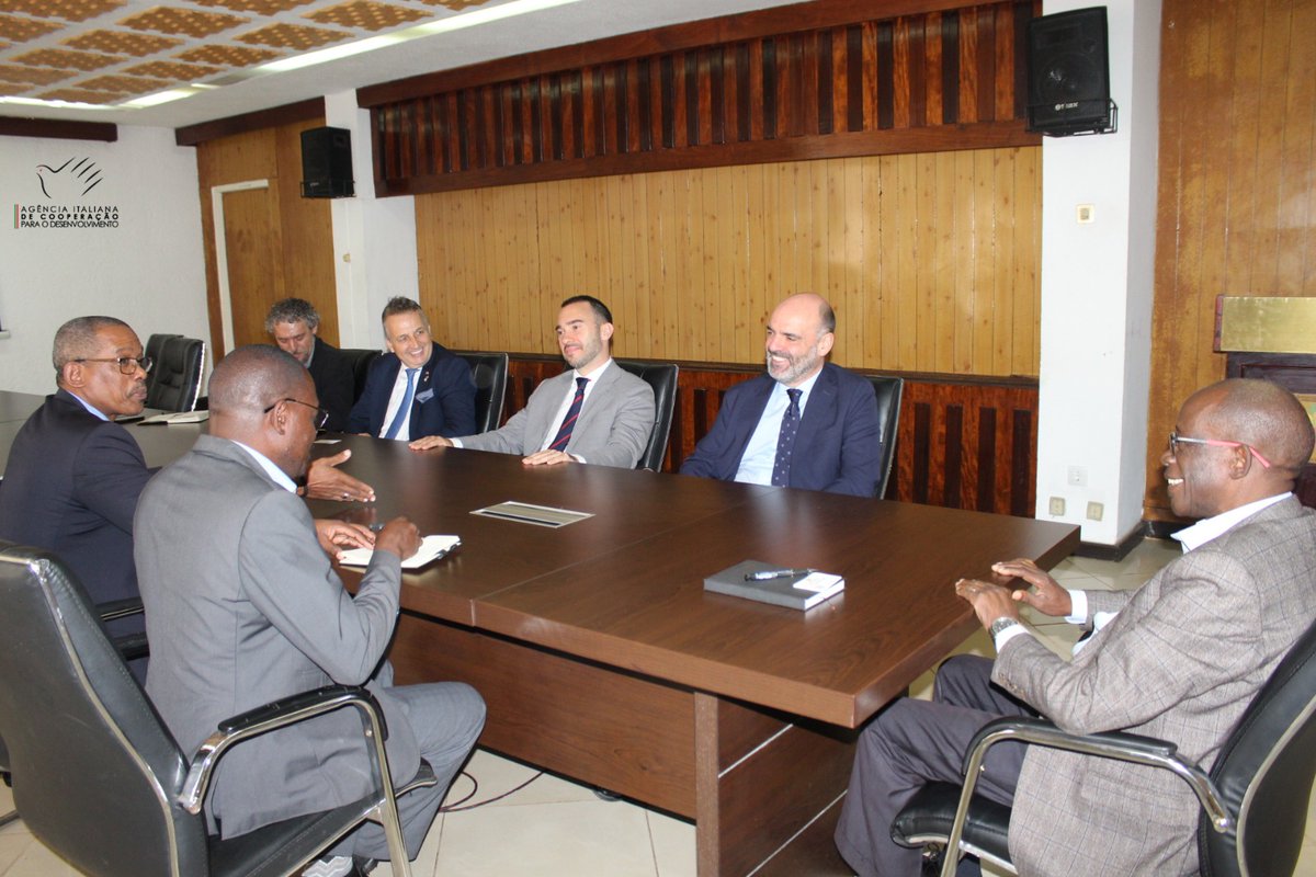 🇮🇹🤝🇲🇿 From May 26–28, Ambassador Annis visited Manica with AICS Maputo &amp; the Moz-Ital Chamber of Commerce to strengthen 🇮🇹🇲🇿 agri ties.

✔️ Agro-Food Centre (Mattei Plan)
✔️ Support to women &amp; cooperatives
✔️ Support to women &amp; cooperatives

🔗 More: maputo.aics.gov.it/pt/2025/10518/