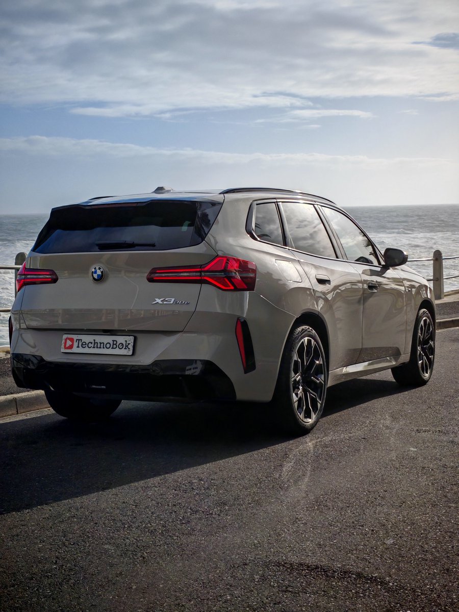 Striking design, progressive thinking.
.
.
The @bmwsouthafrica BMW X3 30e
.
.
#SACarOfTheYear2025
#BMWX3inSA
#BMWX3
#BayericheMotorenWerke