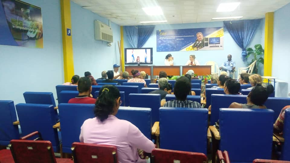 Necesario encuentro se tuvo en la mañana de hoy con nuestros Agentes de Telecomunicaciones sobre las muevas medidas de los Servicios Móviles implementadas recientemente. #EtecsaConCuba