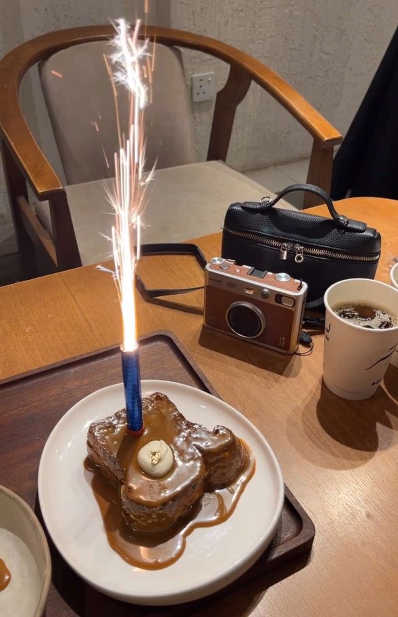 يشهد الله إنك أسعدتني 
جيت وأحييتني❤️