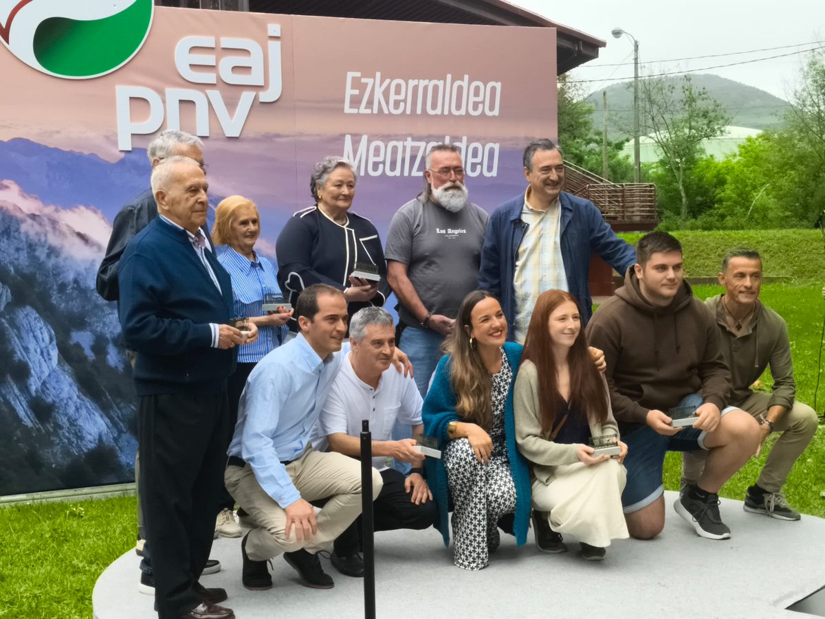 eajpnvabanto's tweet image. 🔴🟢⚪🔴🟢⚪🔴🟢⚪🔴🟢⚪

Alderdikide eguna gaur Muskizen

Homenaje a Andoni Ortuzar y Joseba Aurrekoetxea

Meatzaldeko eta Ezkerraldeko lagunekin

Alderdia gara

@eajpnvbizkaia 

🔴🟢⚪🔴🟢⚪🔴🟢⚪🔴🟢⚪