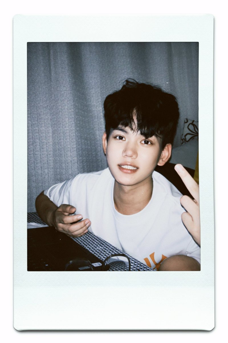 x1823_'s tweet photo. 没有竖中指 https://t.co/4CDqEB9XZD