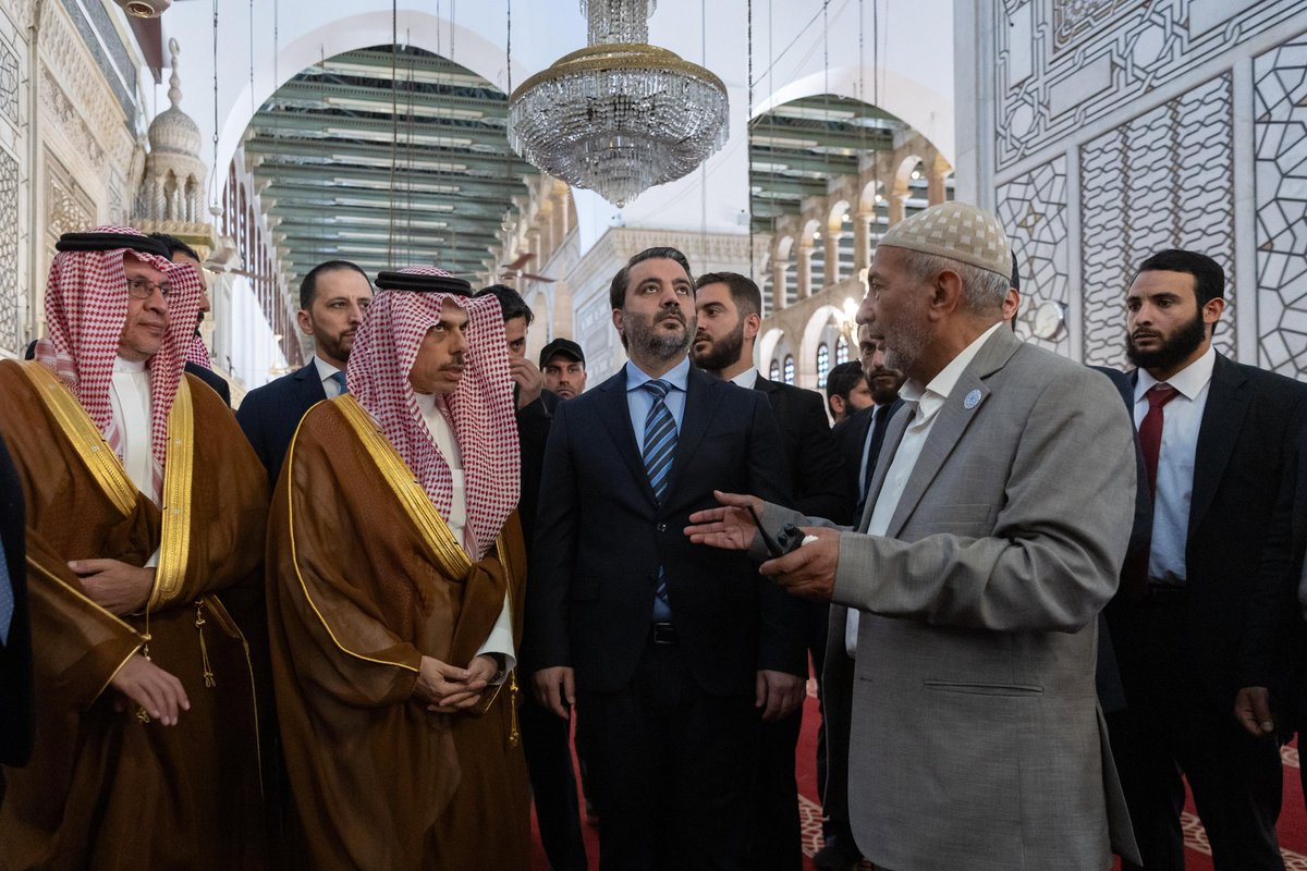arabnews's tweet image. #PHOTOS: #SaudiArabia&apos;s FM Prince @FaisalbinFarhan visits the Umayyad Mosque in #Damascus for a tour with his Syrian counterpart #Syria arab.news/cb7fm