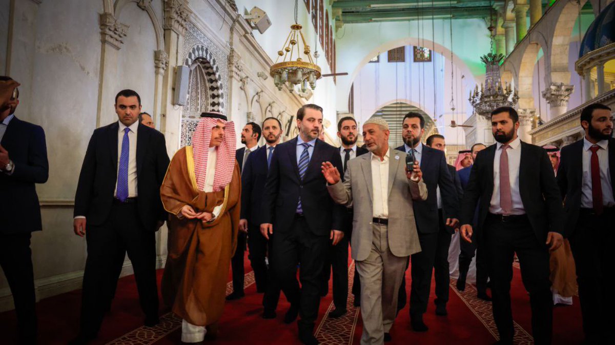 arabnews's tweet image. #PHOTOS: #SaudiArabia&apos;s FM Prince @FaisalbinFarhan visits the Umayyad Mosque in #Damascus for a tour with his Syrian counterpart #Syria arab.news/cb7fm