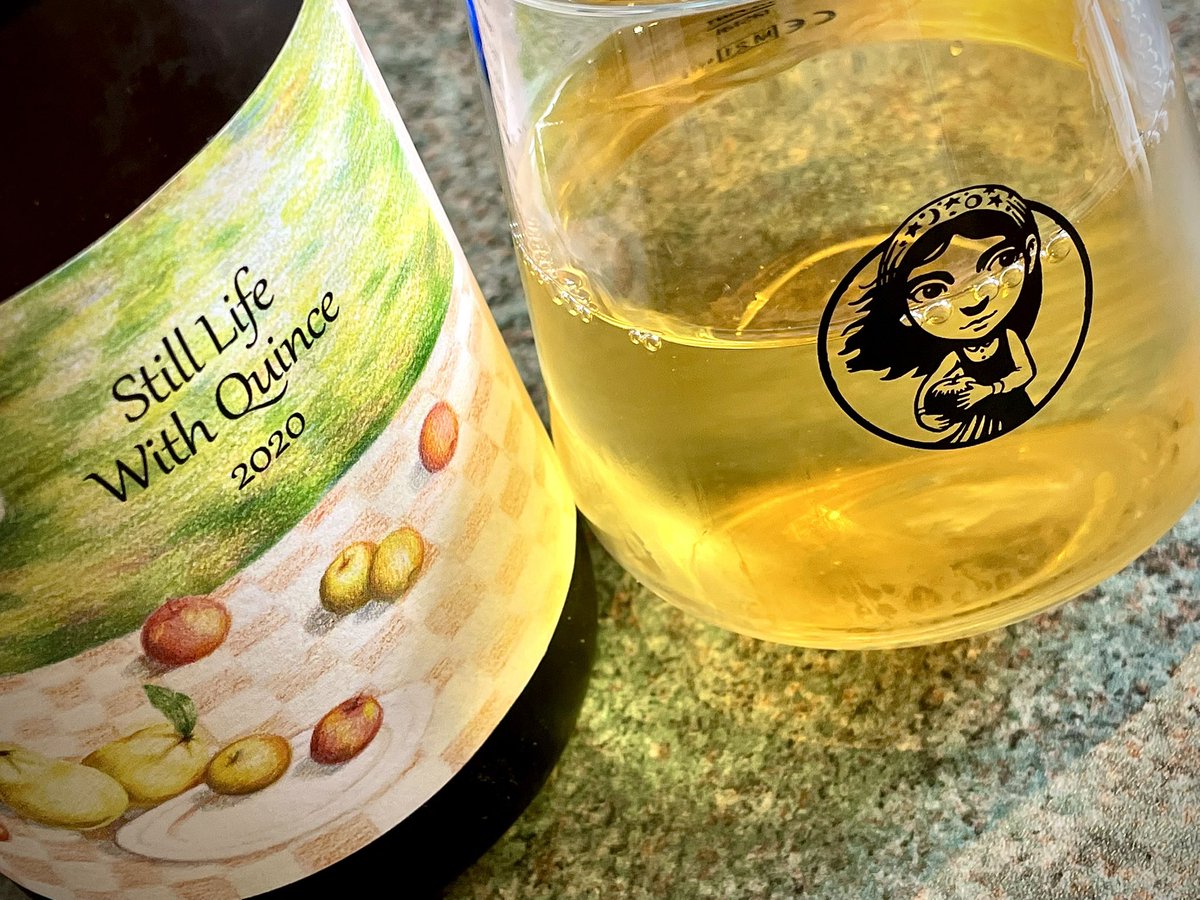 #nowdrinking <a href="/LittlePomona/">Little Pomona Cider</a> Still life with Quince 2020.
A 5 year old smooth, tangy and tropical delight, with super thickness, chewiness and vibrancy. 
#realcider #realquince
