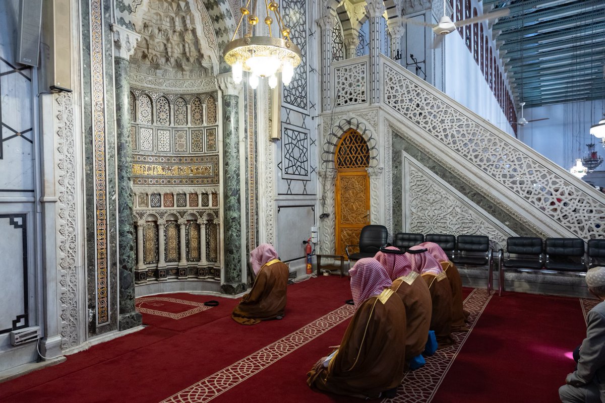 إن ادعوا جاءت الدُّنيا مصدقةً.. 
وإن دعوا قالتِ الأيام : آمينا