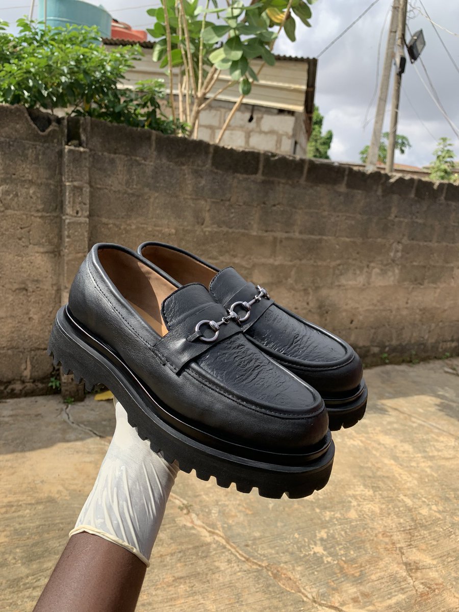 _lonerr_'s tweet image. Black chunky sole loafer with a horsebit detail

Price: 35k 
📍: Sango otta