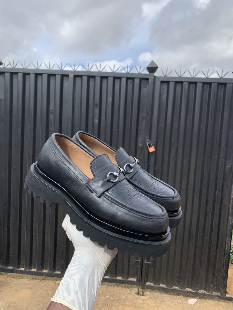 _lonerr_'s tweet image. Black chunky sole loafer with a horsebit detail

Price: 35k 
📍: Sango otta