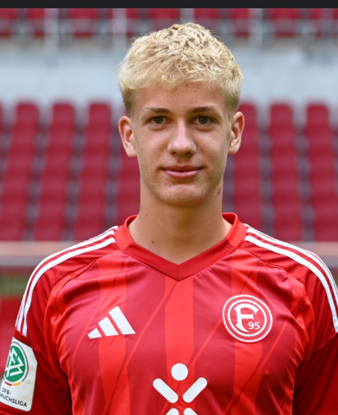 B04Jugend's tweet image. #Bayer04 verpflichtet den 16 Jährigen U16 Nationalspieler Noah #Probst von Fortuna Düsseldorf .
Er wird in der kommenden Saison in der #Bayer04 U17 auflaufen.
Auch der Kapitän der U17 von Düsseldorf ist auf der Innenverteidiger Position beheimatet.