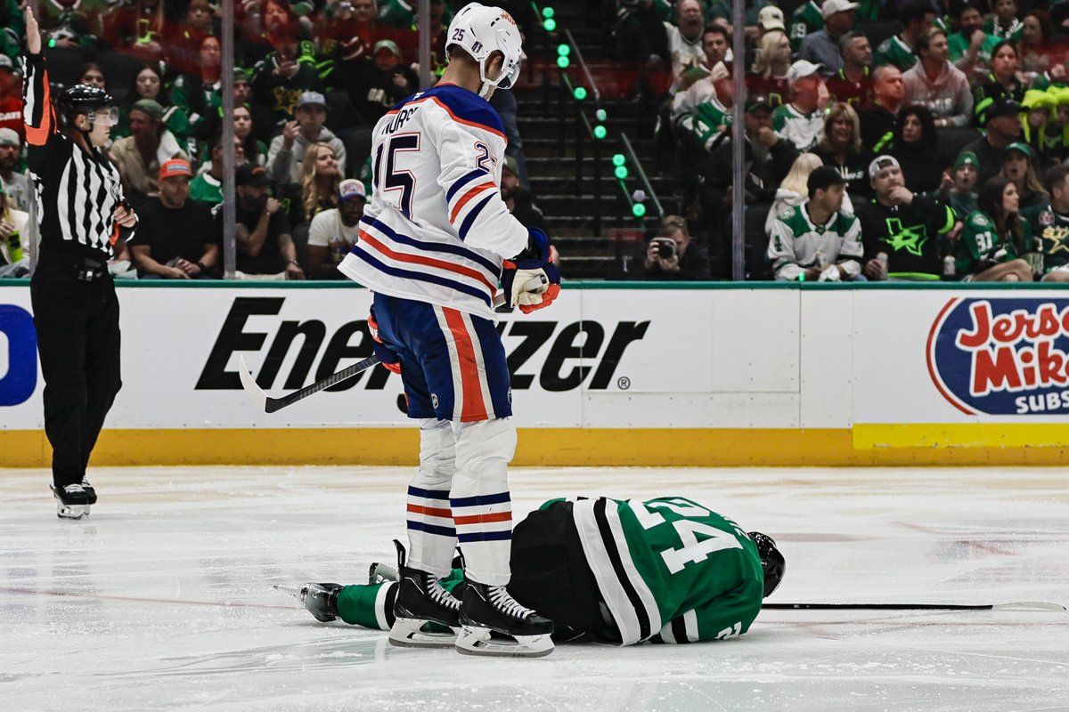 B/R Open Ice (@br_openice) on Twitter photo Roope Hintz confirms Darnell Nurse's slash in Game 2 fractured his foot.
(Via: <a href="/RobertTiffin/">Robert Tiffin</a>) Roope Hintz confirms Darnell Nurse's slash in Game 2 fractured his foot.
(Via: <a href="/RobertTiffin/">Robert Tiffin</a>)