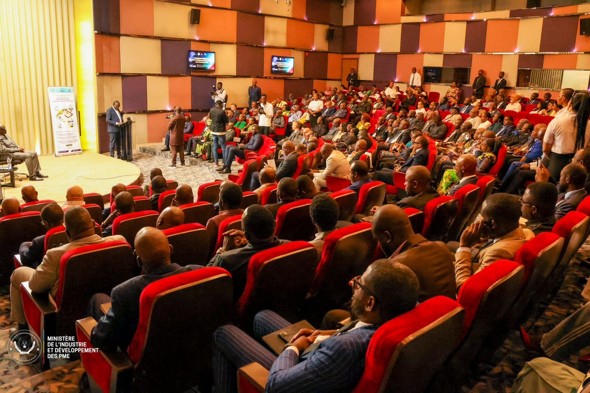 MinIndPME2's tweet photo. LANCEMENT OFFICIEL DU SYSTÈME NATIONAL DE CERTIFICATION AUX NORMES NCD

📍 Kinshasa, Fleuve Congo Hôtel – 31 mai 2025

Sous la présidence de Son Excellence Louis Watum Kabamba, Ministre de l’Industrie et du Développement des PME et PMI, la RDC a lancé officiellement le Système National de Certification aux normes NCD, marquant un tournant majeur vers une industrie régulée, compétitive et alignée aux standards internationaux. 

« Avec ce système, la RDC entre dans une nouvelle ère de normalisation industrielle, conformément à la vision du Chef de l'État Félix Antoine Tshisekedi » — Louis Watum Kabamba

 Objectifs du système NCD :
-  Valoriser les produits locaux
-  Renforcer la compétitivité économique
-  Protéger les consommateurs
- Garantir la qualité et la traçabilité des produits

Comme  Fait marquant : Remise symbolique des premiers certificats NCD à MARSAVCO, entreprise engagée dans la démarche qualité.

 Piloté par l’OCC et soutenu par VIDERAY TECHNOLOGIES, ce dispositif moderne de certification s’impose comme un levier de transformation économique et un outil de souveraineté industrielle pour la RDC.

#LouisWatumKabamba #IndustrieRDC #CertificationNCD #NormesNCD #MadeInCongo #Qualité #VisionTshisekedi #PME #DéveloppementIndustriel @SuminwaJudith @PrimatureRDC @Presidence_RDC