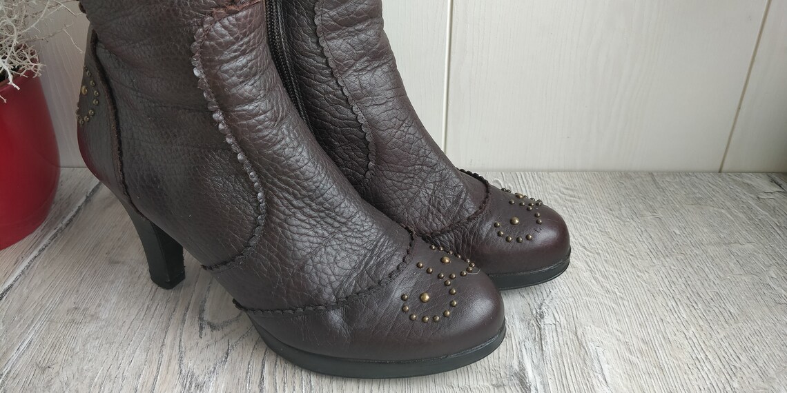 IGOR2691's tweet photo. PEPE CASTELL #Spanish #Women's #Leather #Boots with #Rivets. #High Heel. #Vintage #Real #Leather #Shoes. #ETSYshop #clothing #fashion, #vintageetsy #clothes #VintageFashion https://t.co/r7RK7Yp2g6 https://t.co/4galtQVM2W
