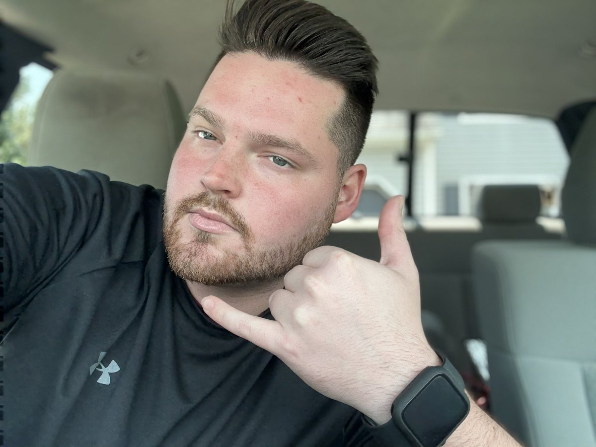 Got complimented for my hair by a nice a lady behind a cash register so yeah, here 🤙💙