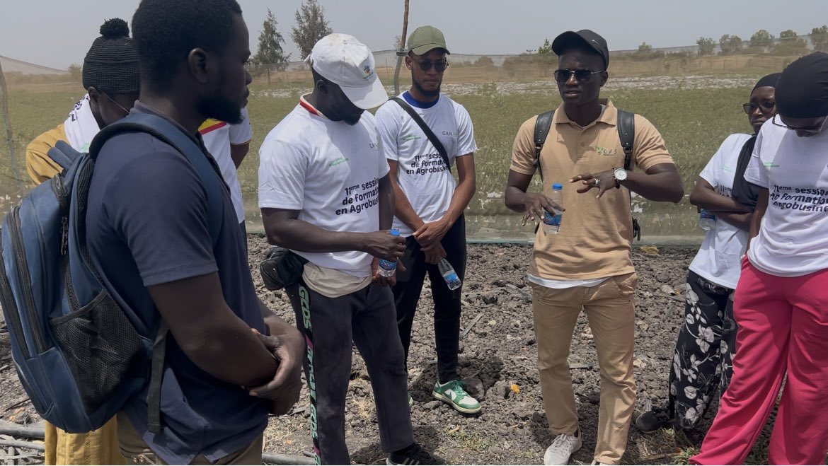 BoromDiamono10's tweet photo. #Le_sol_est_un_capital_vivant: sa fertilité conditionne la réussite de tout projet agricole 💡
Visite champêtre, une belle occasion d’échanger avec des techniciens qualifiés, des producteurs et porteurs de projets agricoles sur des enjeux de production durable. https://t.co/hrQenLK6TF