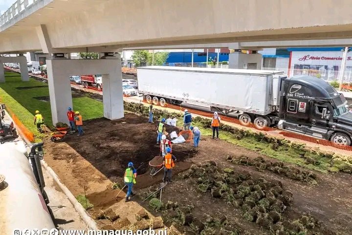 ✨🇳🇮 #Nicaragua || Avanza la ornamentación en el paso a desnivel La Robelo, parte del tramo IV de la Pista Heroes de la Insurrección. 

Ver más 🌐 👉🏻 facebook.com/share/p/18zMbj…

#Noticias 
#Nicaragua 
#noticiasúltimahoranicaragua