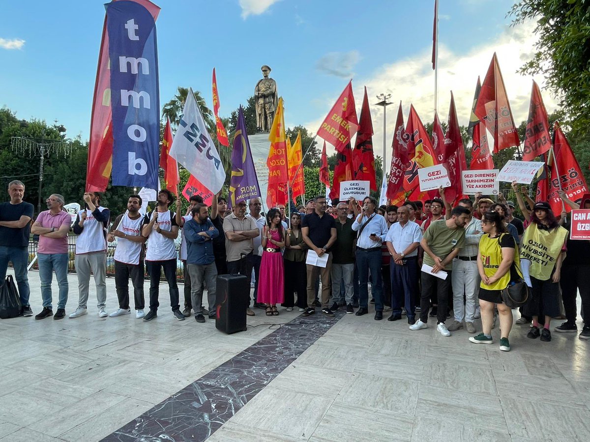 12 yıl önce milyonlar, özgürlük, adalet ve yaşam alanlarımızı savunmak için sokaklardaydık.
Gezi, yalnızca bir parkı koruma mücadelesi değil; baskıya ve sömürüye karşı yükselen halk iradesidir.

Çünkü Gezi bir an değil, bir halktır.
Gezi, dayanışmadır, direniştir, umuttur!