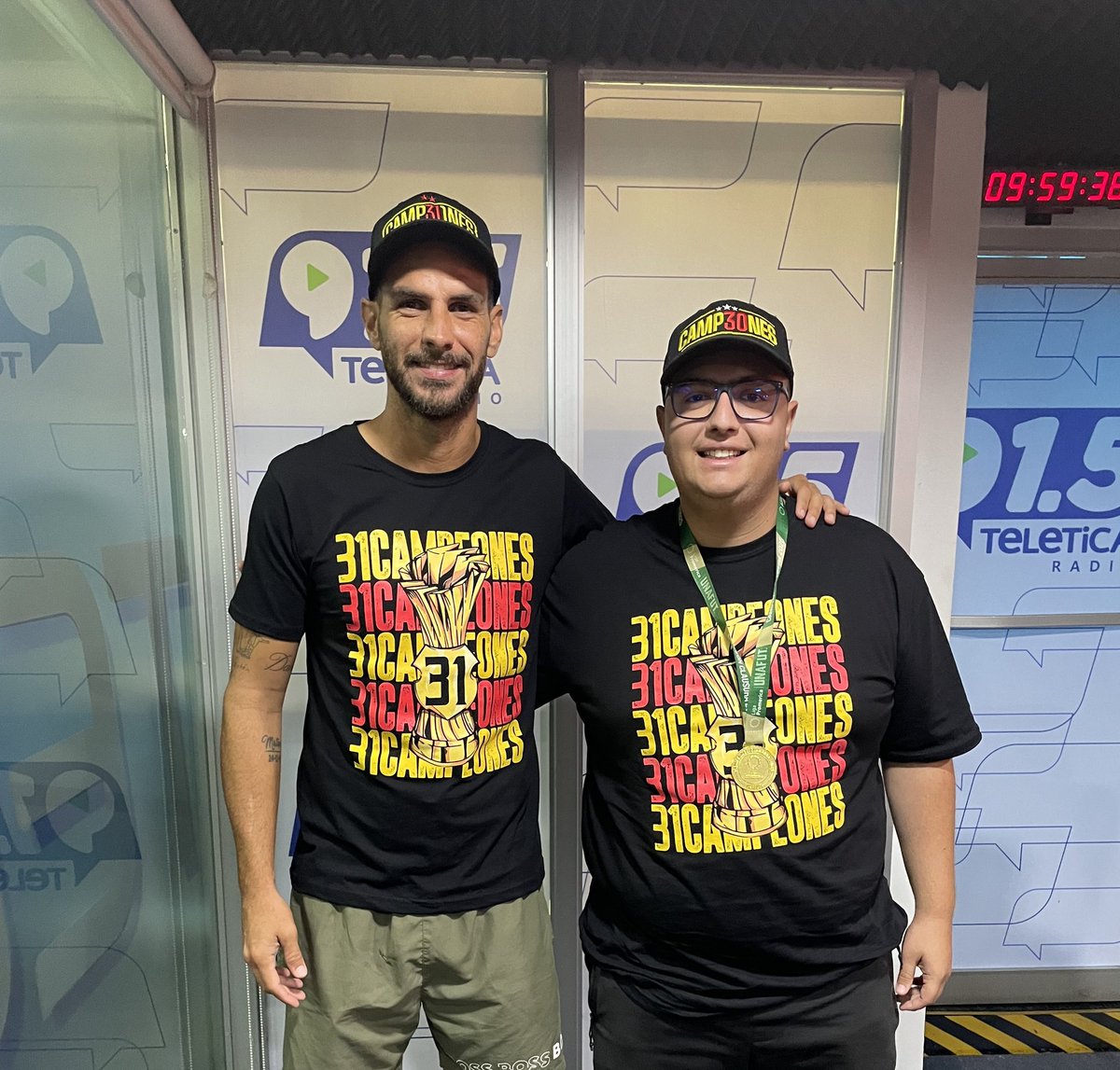 Además de un grandísimo goleador, queda la gran persona que es <a href="/yendrickruiz/">Yendrick Ruiz</a> ¡Gracias por dejar un ejemplo de honestidad, sacrificio y disciplina en el camerino de <a href="/csherediano1921/">Club Sport Herediano</a>! 🙏🏻❤️💛

PD: Casi me le llevo la medalla 😂