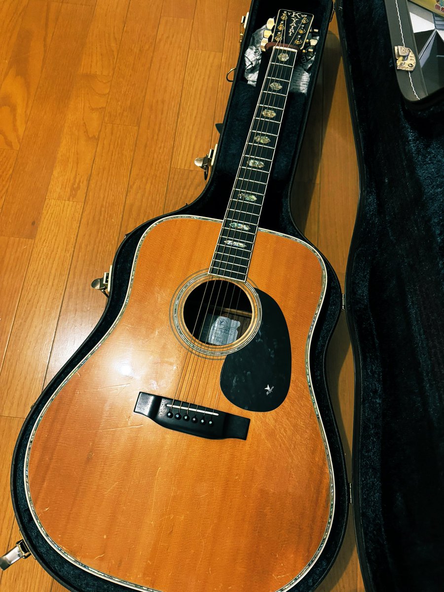 明日朝早いけどイベントの準備と3ステージ分のセトリ考えて練習してたらこんな時間。

浜端ヨウヘイさんからのご縁で出逢うことができたK.yairi VINCENTの小川さんの手により復活した相棒のヤイリギターが明日から復帰です。

復活したギターの音色もお楽しみにー！