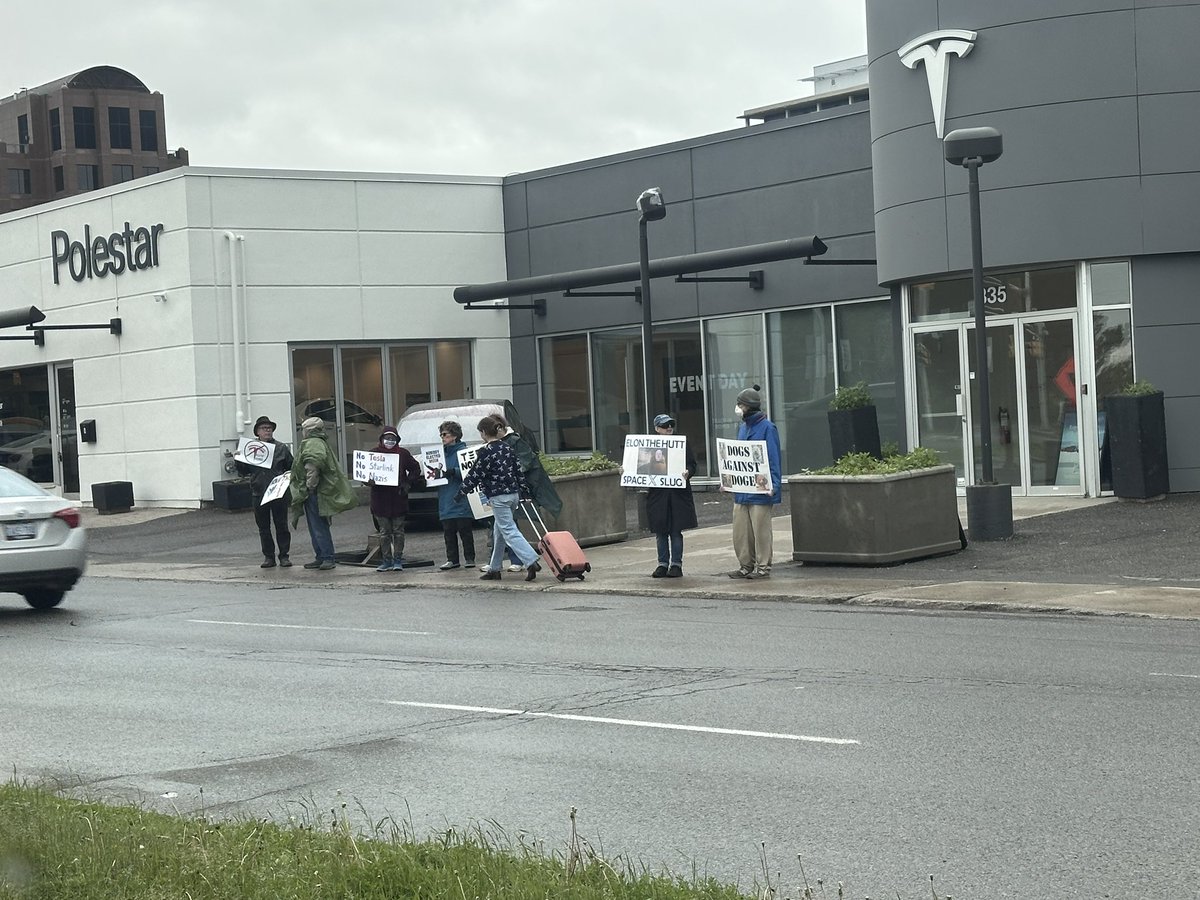 PhutureThe's tweet photo. In Canada 🤦 what are you protesting about? https://t.co/ZStNac0e4u