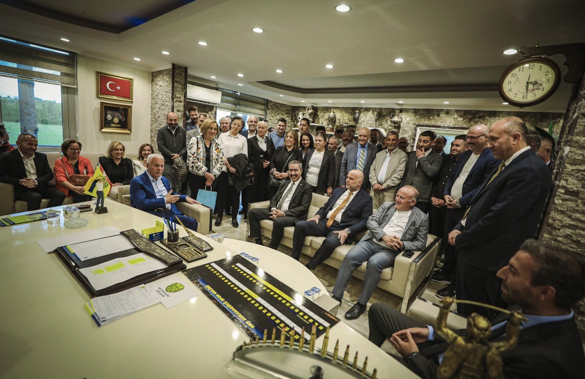 FSMH_06's tweet photo. Bugün, Sayın. Bakanımız @korayaydintr bey ve kıymetli dostlarımız ile birlikte, @Ankaragucu Başkan’ı seçilen değerli kardeşimiz Sayın @ercumenttekin06’e ve yönetimine hayırlı olsun ziyaretinde bulunduk. Kıymetli kardeşimin ve yönetiminin her zaman yanında olacağız. Ankaragücü’ne Ankara’da yaşayan herkesin el birliği ile destek vermesi, bir vatandaşlık görevidir. Şehrimizin ulu çınarınına sahip çıkalım. 
#VarolsunAnkaragücü