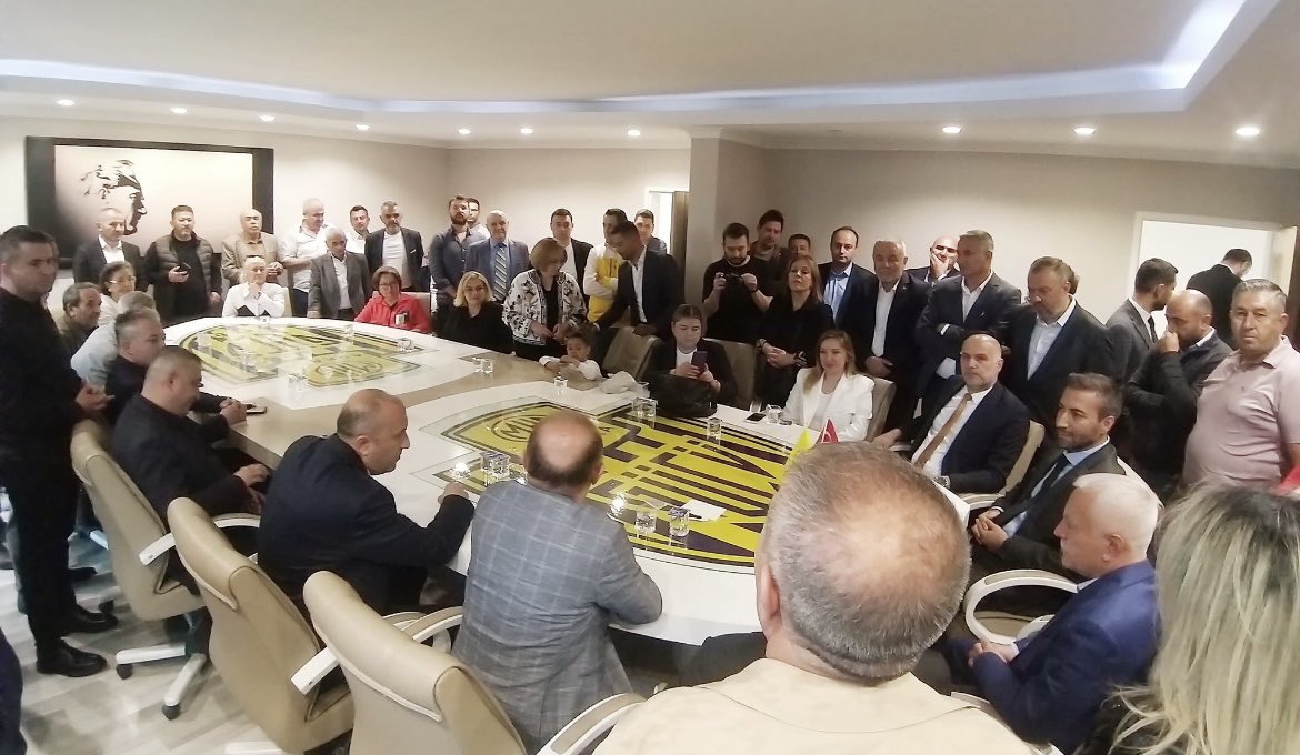 FSMH_06's tweet photo. Bugün, Sayın. Bakanımız @korayaydintr bey ve kıymetli dostlarımız ile birlikte, @Ankaragucu Başkan’ı seçilen değerli kardeşimiz Sayın @ercumenttekin06’e ve yönetimine hayırlı olsun ziyaretinde bulunduk. Kıymetli kardeşimin ve yönetiminin her zaman yanında olacağız. Ankaragücü’ne Ankara’da yaşayan herkesin el birliği ile destek vermesi, bir vatandaşlık görevidir. Şehrimizin ulu çınarınına sahip çıkalım. 
#VarolsunAnkaragücü