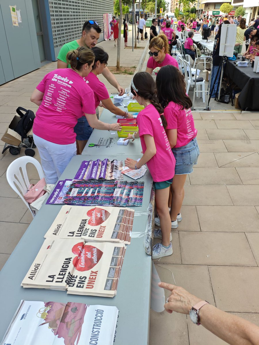 Trobades d'Escola Valenciana a la ciutat de Gandia (La Safor-Valldigna)

Lliures i amb orgull!

En valencià!

#Trobades2025

<a href="/escolatv/">Escola Valenciana</a>

<a href="/IntersindicalV/">Intersindical_Valen</a>