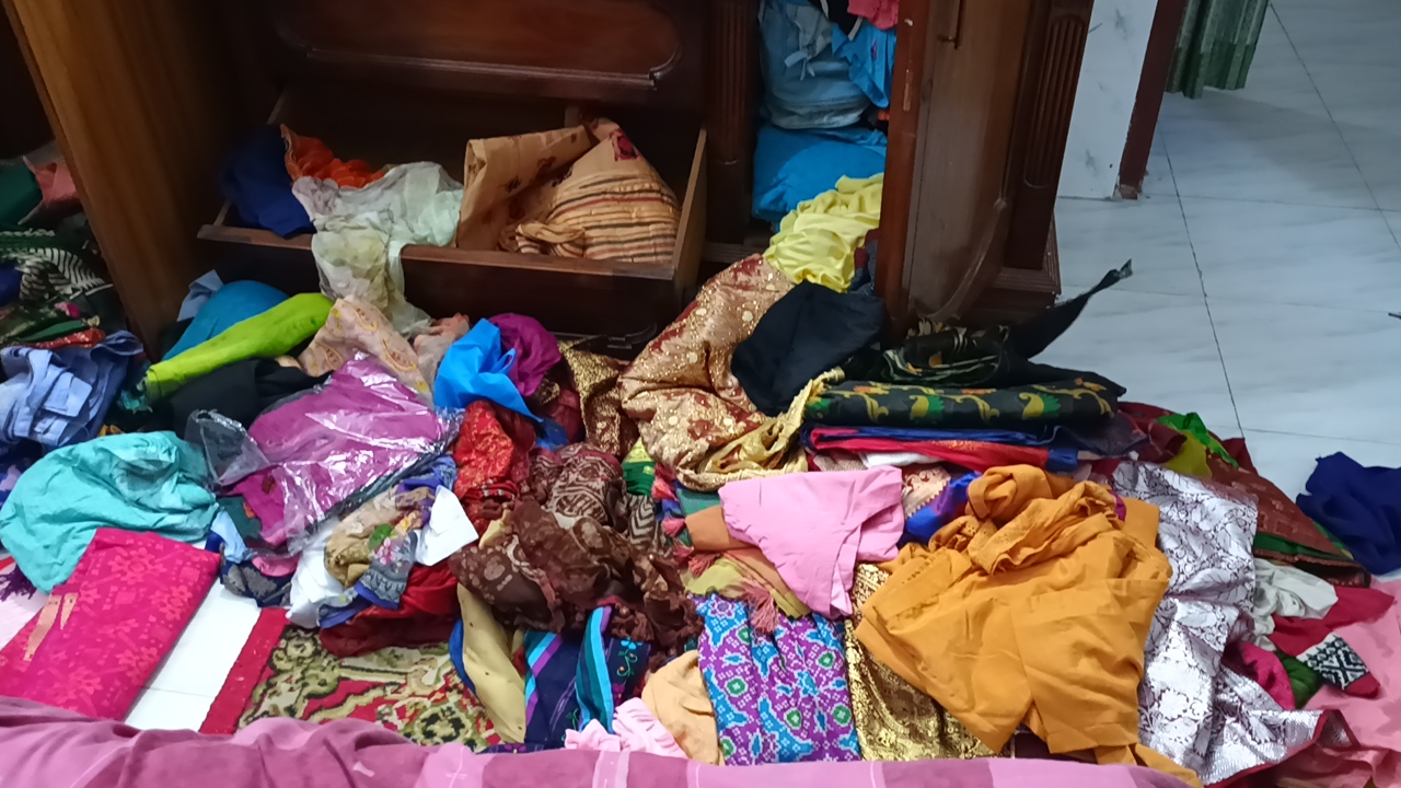 কালিয়াকৈরে অতিরিক্ত ডিআইজির গ্রামের বাড়িতে ডাকাতি